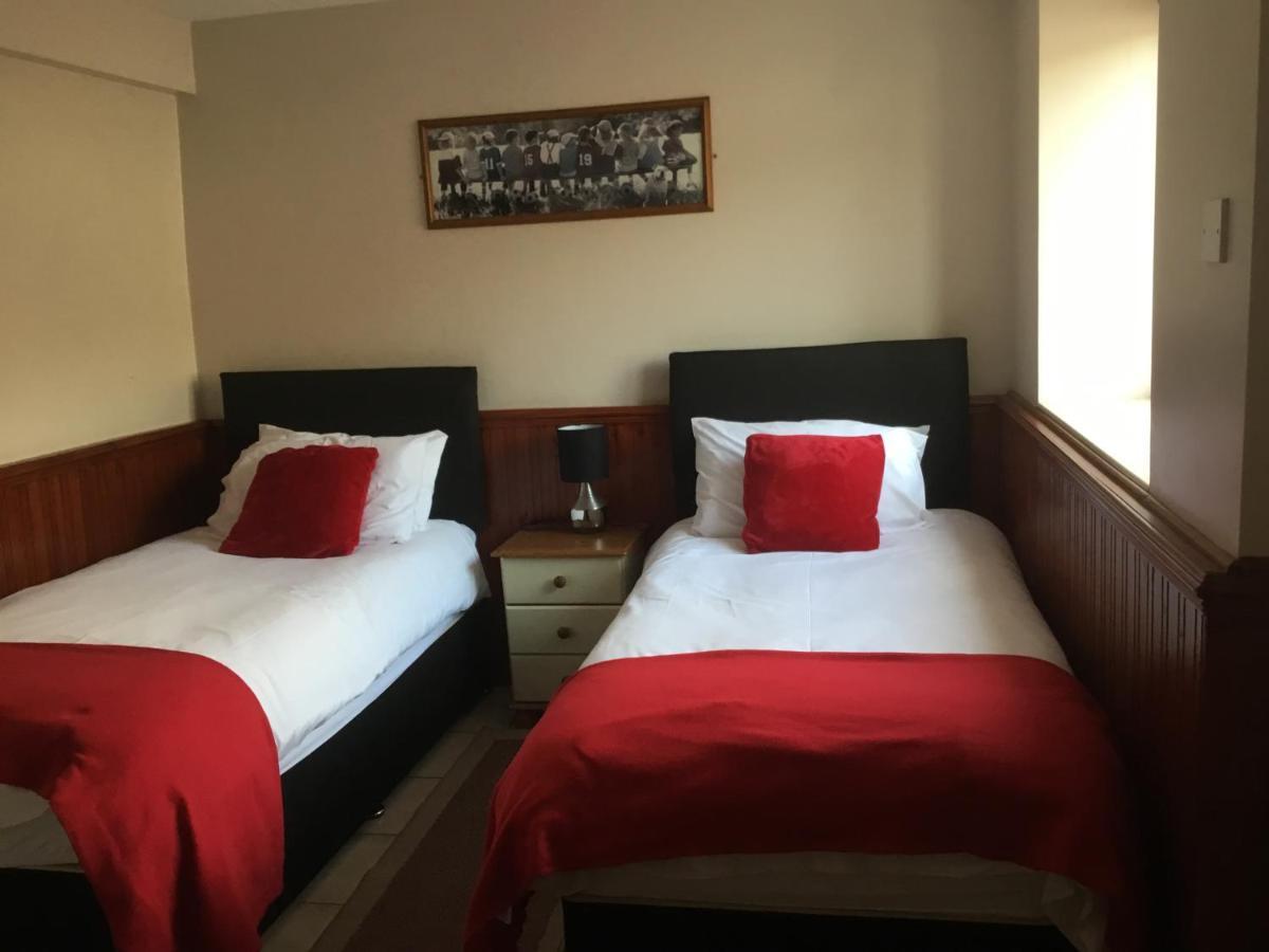The Dolphin Hotel Chard Kültér fotó